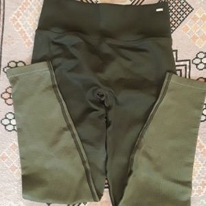 PINK active 'i am strong' Seamless high waisted leggings size S. Ombre green.